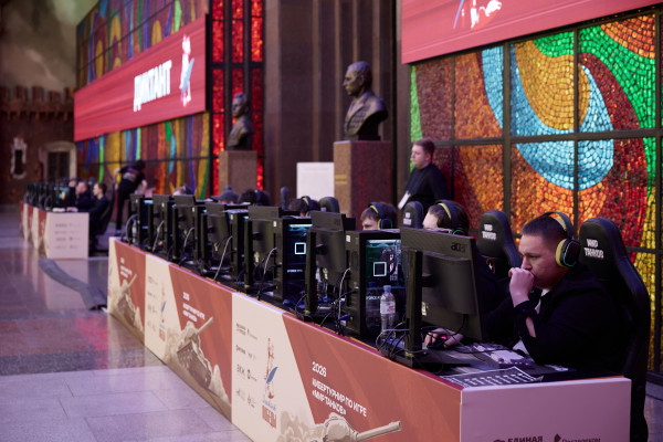 Геймеры вошли в историю: финалисты кибертурнира «Диктант Победы» встретились в Москве