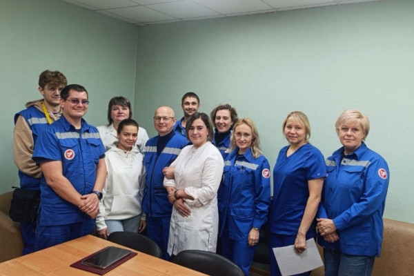 Василий Анохин поздравил работников скорой медицинской помощи с профессиональным праздником