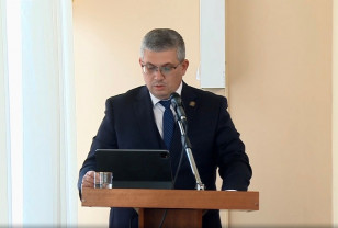 Александр Новиков представил депутатам горсовета отчёт о работе администрации города за 2025 год