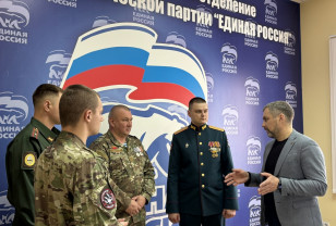 В Смоленске кавалер Ордена Мужества Артём Корнюченков подал документ на предварительное голосование «Единой России»