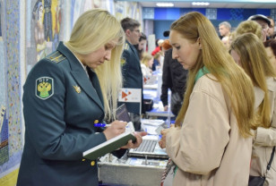 Смоленские таможенники приняли участие в ярмарке вакансий «Работа России. Время возможностей»