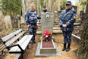 Сотрудники смоленского УФСИН благоустроили могилу ветерана Великой Отечественной войны