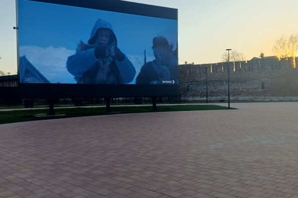 В майские праздники «Ростелеком» покажет смолянам фильмы под открытым небом 