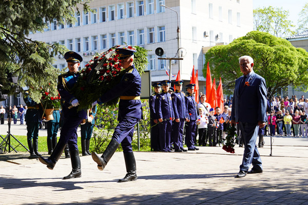 На Смоленском авиационном заводе почтили память, погибших на войне