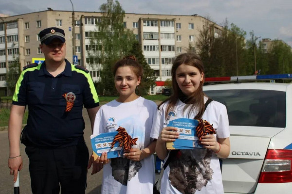 Смоленская ГАИ и волонтёры провели патриотическую акцию «Дороги памяти»