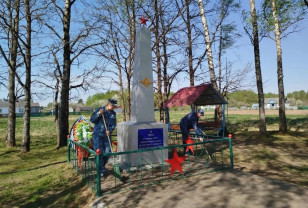 В Смоленской области сотрудники УФСИН привели в порядок воинские захоронения в деревнях Сафоновского округа