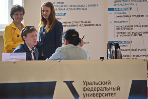 Минобрнауки назвало топ-10 вузов по числу бюджетных мест на 2026/27 учебный год