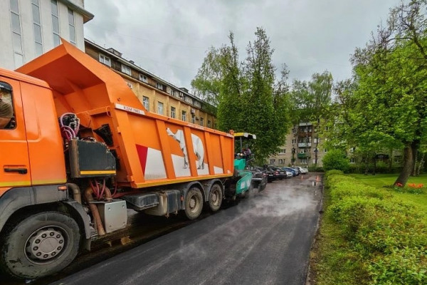 В Смоленске отремонтировали съезд к дому № 15 по проспекту Гагарина