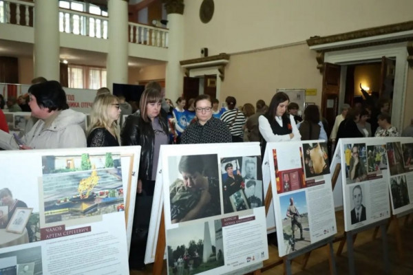 Передвижную фотовыставку о героических династиях Смоленщины увидели более 5000 человек