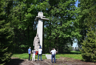 Памятник воинам у трассы в Каменке отреставрируют при поддержке «Единой России»