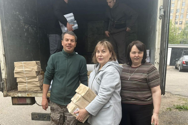 Смоляне передали на Донбасс более 10 тысяч школьных учебников