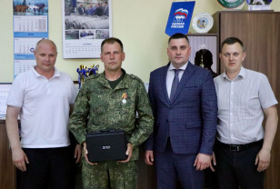 В Смоленске единороссы передали бойцам современные детекторы БПЛА 