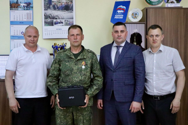 В Смоленске единороссы передали бойцам современные детекторы БПЛА 