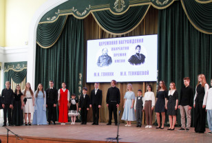 Анатолий Овсянкин вручил награды юным смолянам