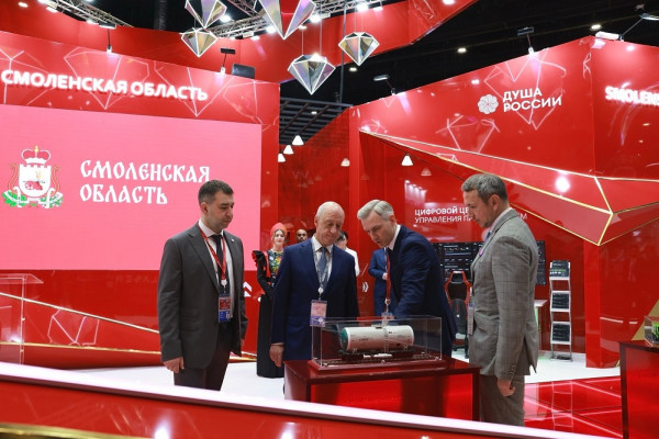Делегация Смоленской области начала работу на ПМЭФ-2026