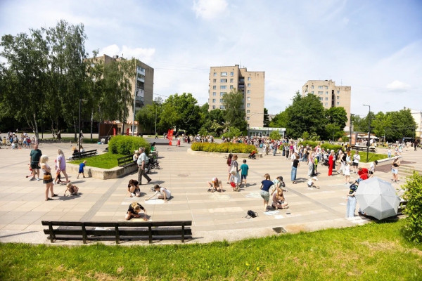 В Смоленске начала работать летняя площадка для детей около кинотеатра «Современник»