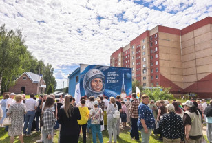 В городе-спутнике Смоленской АЭС торжественно открыли муралы в честь композитора Михаила Глинки и космонавта Юрия Гагарина