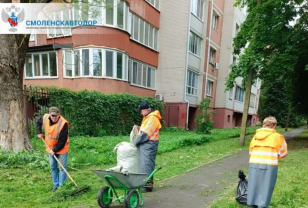 В Смоленске продолжаются работы по уборке улично-дорожной сети
