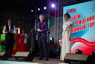 Василий Анохин поздравил город Сычёвка с юбилеем