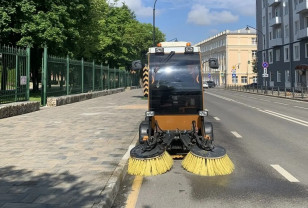 В Смоленске продолжаются плановые работы по уборке проезжей части и пешеходных зон