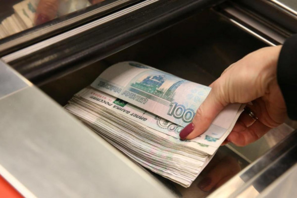 Банк России: 48% опрошенных россиян не представляют жизни без наличных