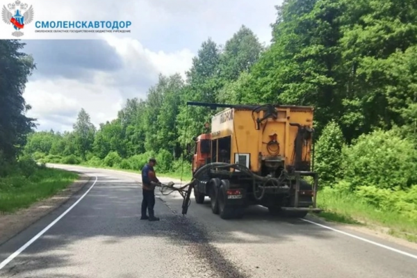 На трассе Рославль – Ельня проводят ямочный ремонт