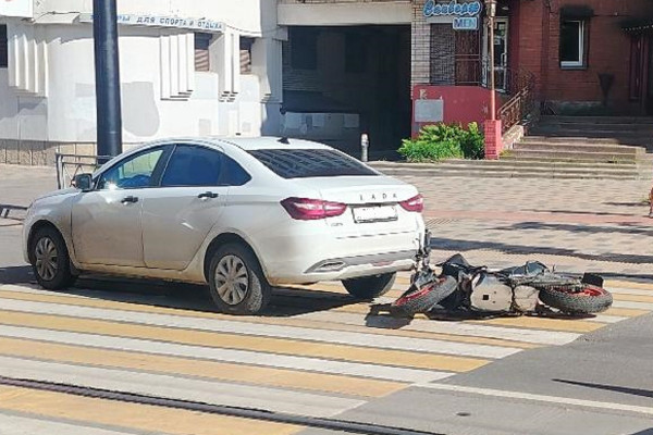 В Смоленске мотоциклист пострадал в ДТП на улице Николаева