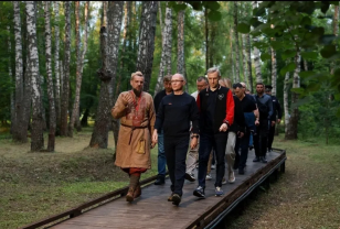 Сергей Кириенко посетил музей-заповедник «Гнёздово» в Смоленске