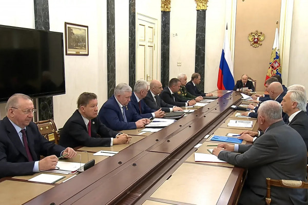 Владимир Путин взял на личный контроль вопрос снабжения регионов топливом