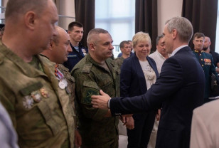 Василий Анохин поздравил смоленских ветеранов боевых действий