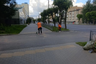 В Смоленске продолжаются плановые работы по уборке проезжей части и пешеходных зон