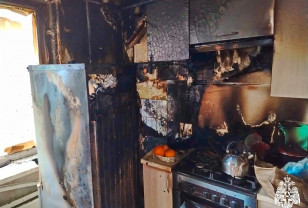 В Смоленской области спасатели эвакуировали пять человек во время пожара в двухэтажке