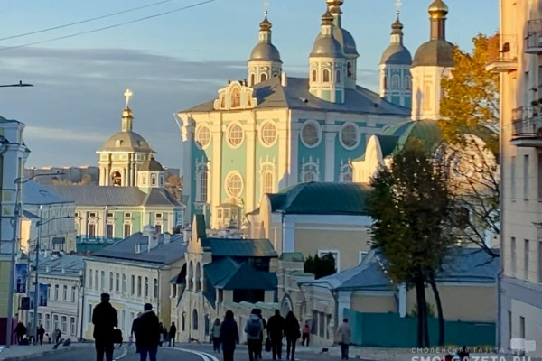В Смоленске продолжают устранять последствия оползня на улице Большая Советская