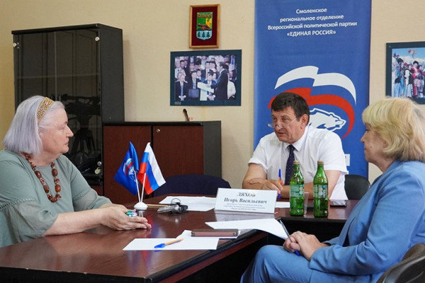 Игорь Ляхов провёл приём граждан в Ельне
