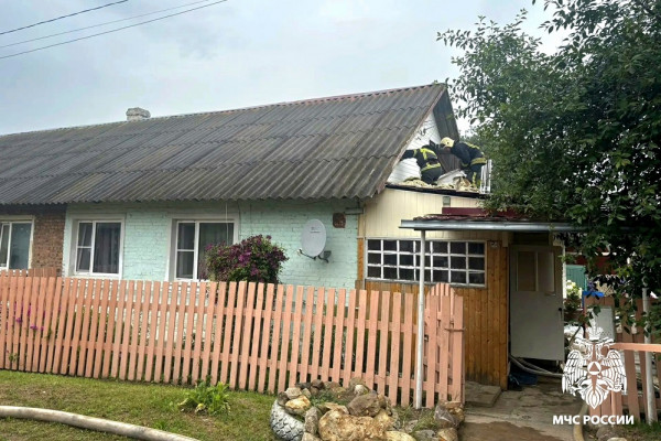 Смоленское МЧС спасло от огня жилой дом в Сафонове