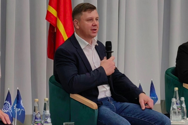Сенатор Артём Малащенков встретился со смоленскими студентами-целевиками