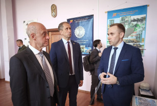 Александр Бабаков посетил сафоновский завод «Гидрометприбор»