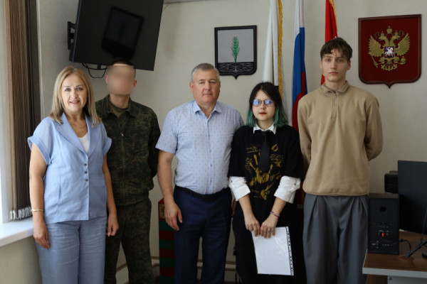 В Починковском округе детям-сиротам вручили ключи от благоустроенных квартир