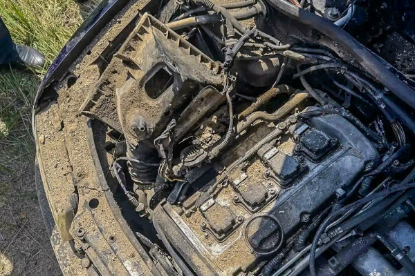В Вяземском округе автовладелец спас свою машину от пожара