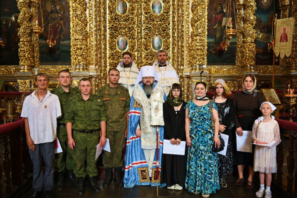В Смоленске митрополит Исидор совершил Таинство Крещения военнослужащих, участников СВО и их детей