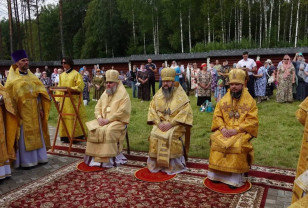 В Смоленской области в День Крещения Руси праздник на истоке Днепра объединил сотни паломников