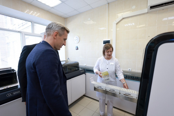 Василий Анохин посетил Смоленскую областную клиническую больницу 