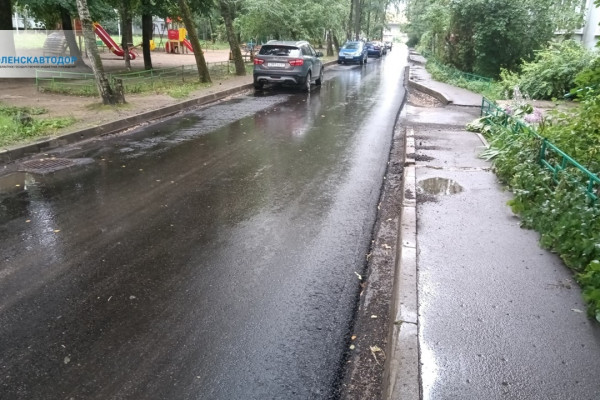 В Смоленске продолжается ремонт межквартального проезда на улице Попова