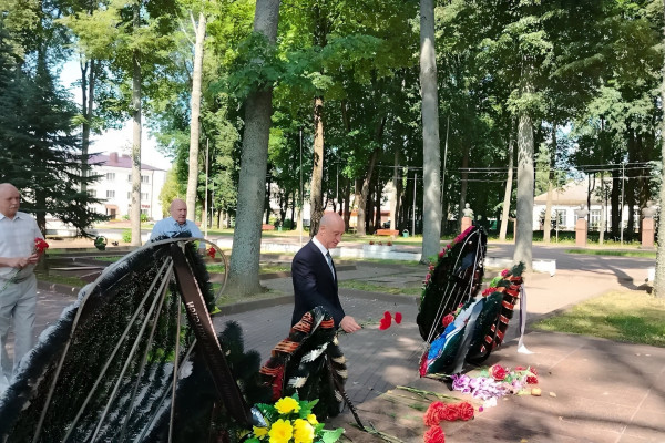 Александр Бабаков почтил память Героев в Ельне