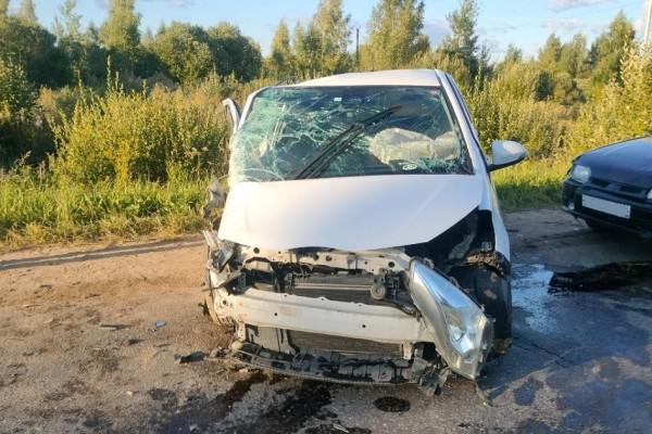 В Вяземском округе на перекрёстке столкнулись три легковушки