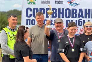 Сенатор Артём Малащенков провёл ежегодные соревнования по рыбной ловле на озере Каспля
