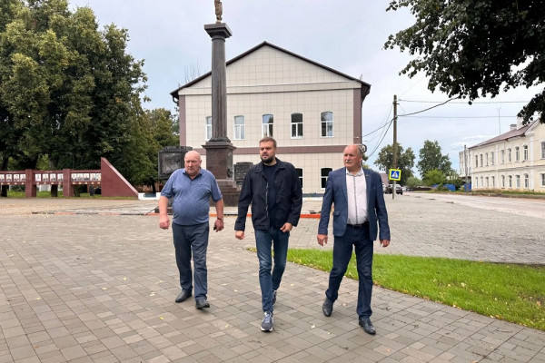 Артём Туров совершил рабочий визит в Ельнинский округ
