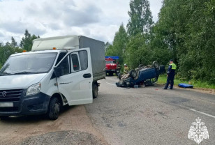Один погибший и двое пострадавших. В Смоленской области столкнулись грузовой и легковой автомобили
