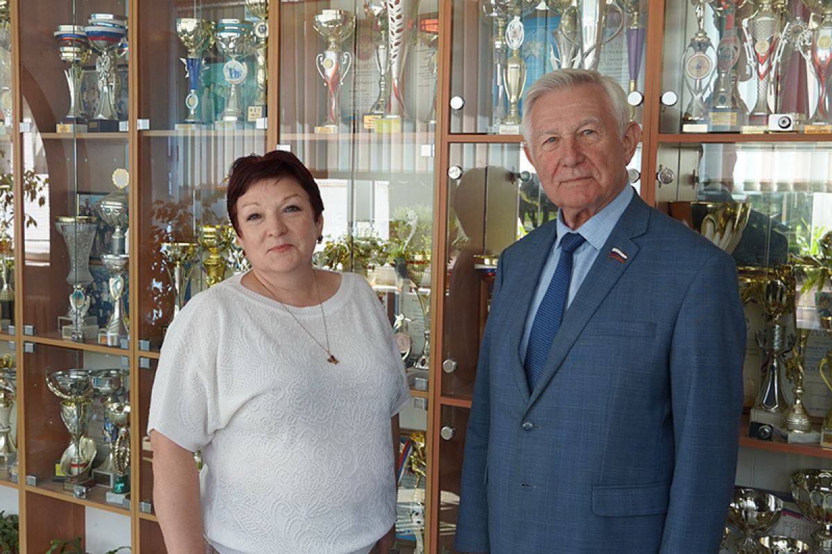 Смоленские депутаты проверили готовность учебных заведений к новому учебному году