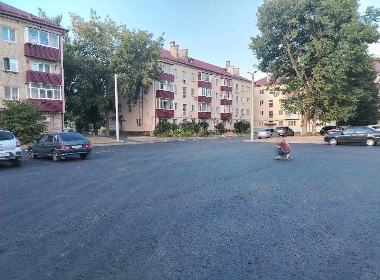 В Гагарине завершают создание комфортного двора